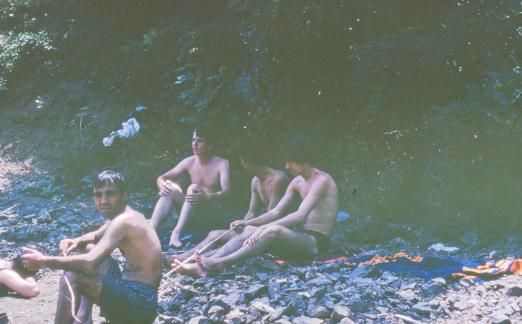 Alberto, Guy-Noël, Alain et moi au bord du lac de Sofia