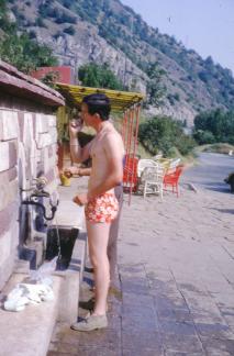 Guy-Noël, toilette matinale