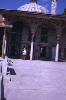 Istanbul, à l'entrée de Sainte-SophieIstanbul, à l'entrée de Sainte-Sophie