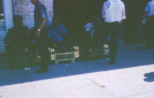 Cireurs de chaussures dans la rue