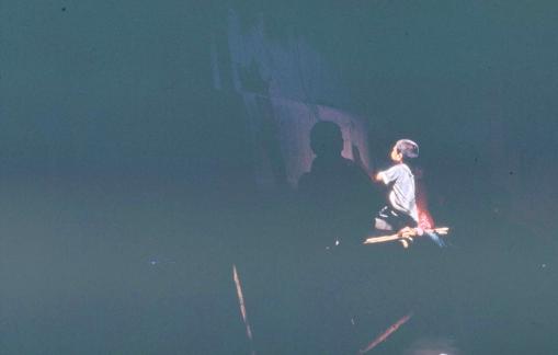 Iran - Enfant travaillant sur un métier à tisser les tapis