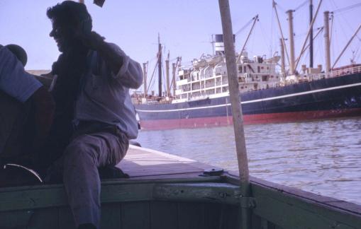 Passage clandestin sur l'Euphrate ente Abada (Iran) et Bassorah (Irak)
